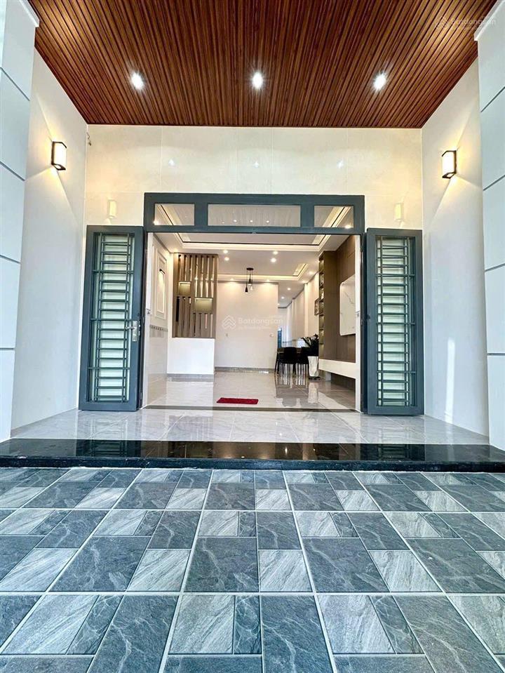 Nhà thủ dầu một giá chỉ 2 tỷ 080 triệu đường ô tô sân ô tô dân cư hiện hữu
