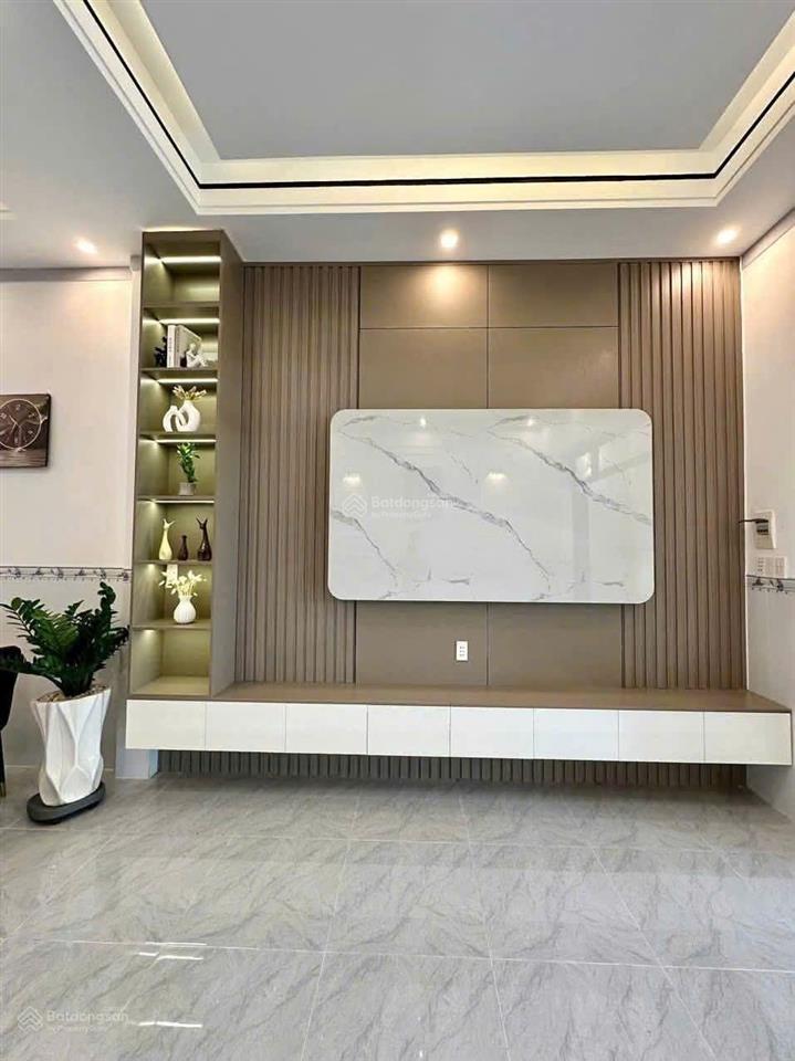 Nhà thủ dầu một giá chỉ 2 tỷ 080 triệu đường ô tô sân ô tô dân cư hiện hữu