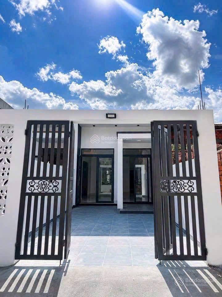 Nhà hiệp an giá chỉ 2tỷ 390tr mới 100% thủ dầu một đường rộng hơn 5m gần chợ bưng cầu dân đông đúc