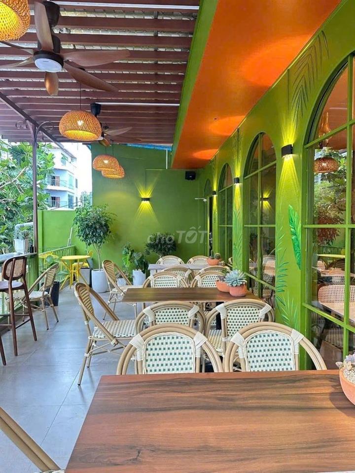 SANG NHƯỢNG NHÀ HÀNG ĐANG KINH DOANH CĂN GÓC ĐƯỜNG HỒNG BÀNG CHỈ 260TR