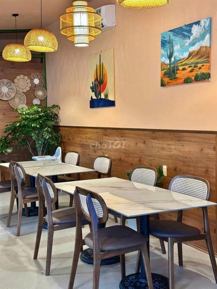 SANG NHƯỢNG NHÀ HÀNG ĐANG KINH DOANH CĂN GÓC ĐƯỜNG HỒNG BÀNG CHỈ 260TR