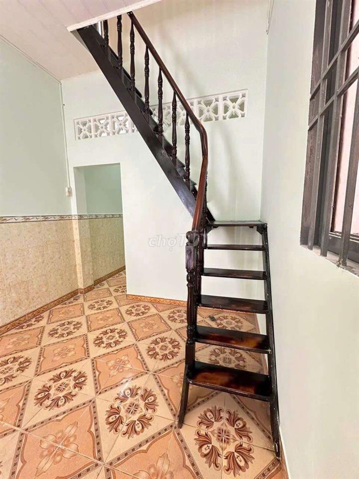 Nhà Phạm Văn Đồng, P1, Gần Vòng Xoay và Sân Bay