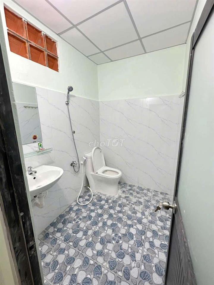 Nhà Phạm Văn Đồng, P1, Gần Vòng Xoay và Sân Bay