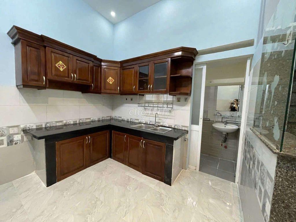 Nhà sổ hồng riêng ngay chợ Lê Văn Quới: 4mx10m đúc 1 trệt 2 lầu
