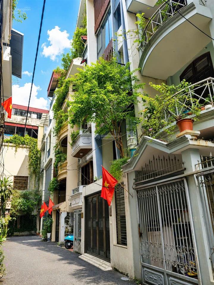 Bán nhà hoàng cầu khu phân lô ô tô vào nhà 65m, mt 5m sẵn 5 tầng. bán 22tỷ5 gần phố gần hồ mát mẻ