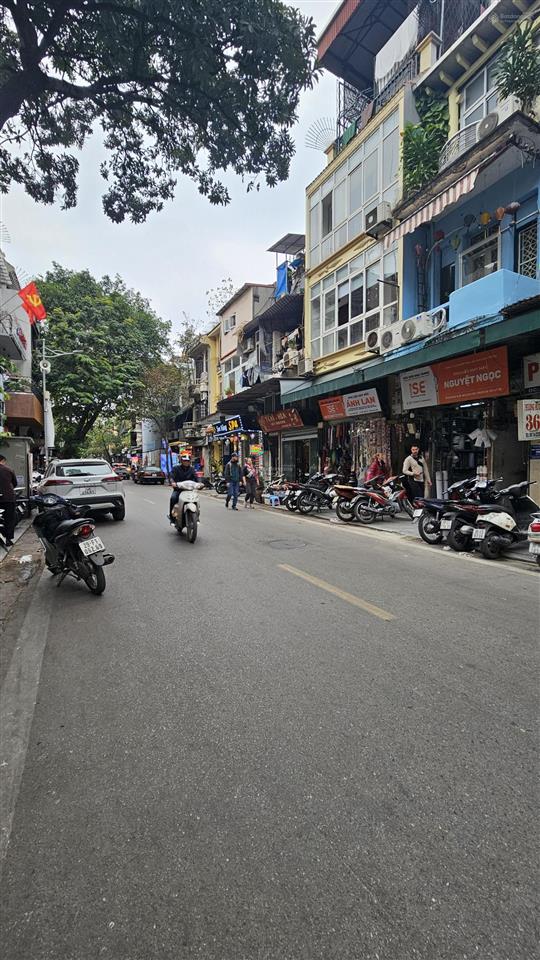 Mặt phố hoàn kiếm bát đàn 100m nhà 2 mặt phố, mt gần 5m. hơn 70 tỷ ô tô dừng đỗ 2 chiều 0948 933 ***