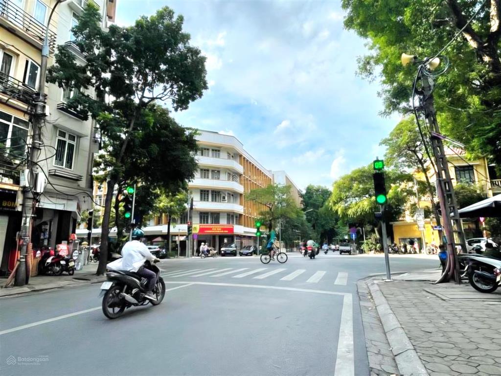 Bán nhà mặt phố nguyễn du quận hai bà trưng 128m, nhà 7 tầng mt 6,5m phố vip vỉa hè. bán 105 tỷ