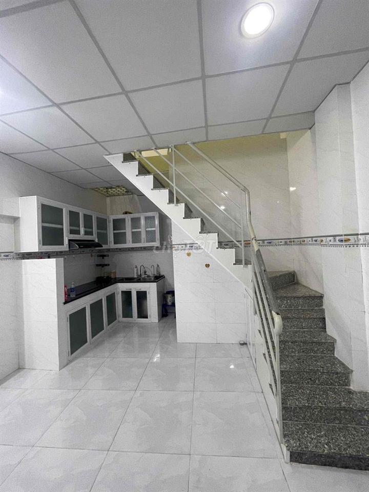 Bán nhà hẻm 687 Lạc Long Quân, Tân Bình