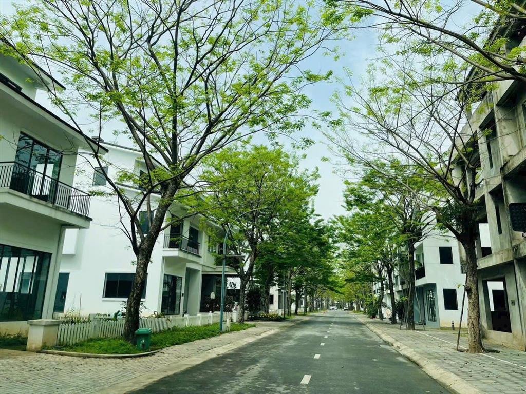 Cần bán căn liền kề giá tốt nhất khu ecopark.  0989 938 ***