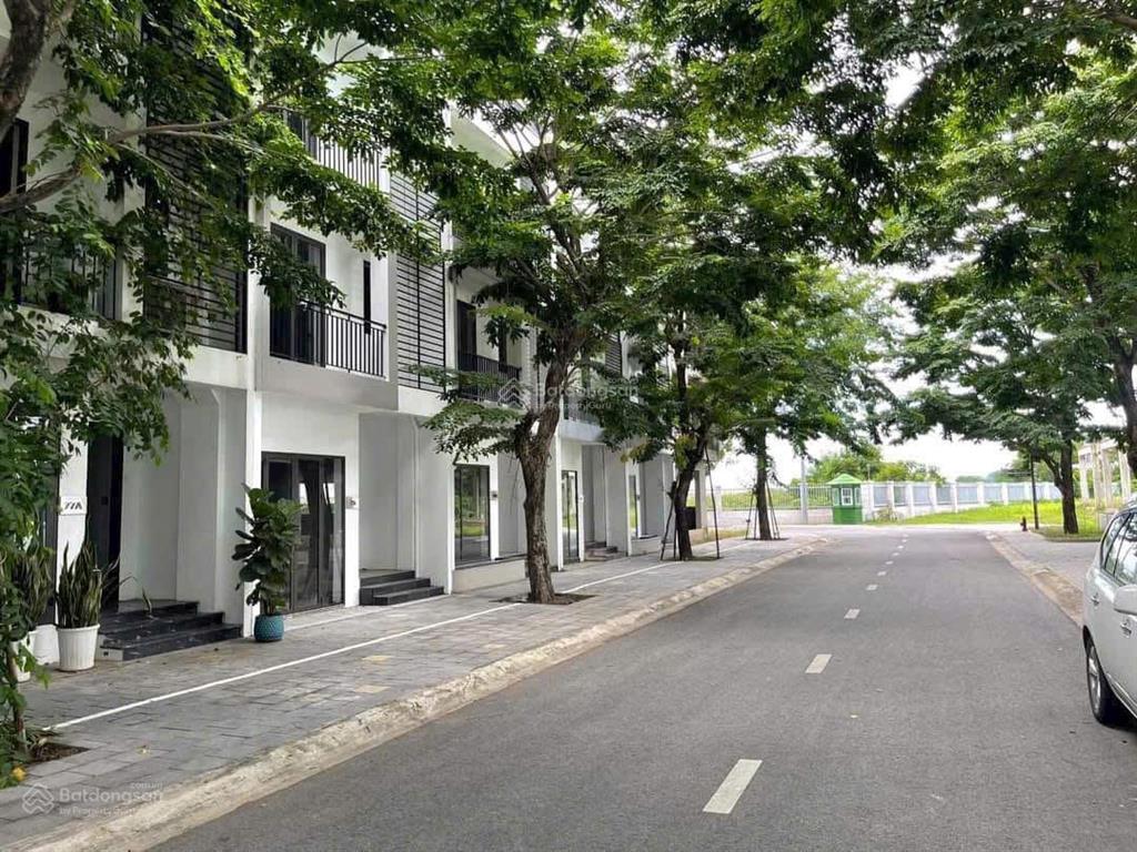 Cần bán căn liền kề giá tốt nhất khu ecopark.  0989 938 ***