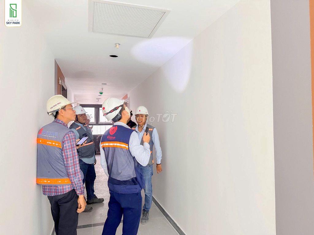 CẮT LỖ MẠNH 500TR, Căn góc 70m2 tầng 18 đẹp, Ban Công Đông Nam mát mẻ