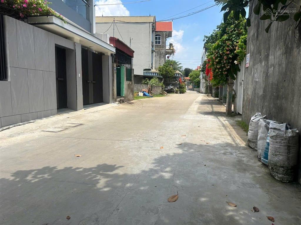Chuyển công tác cần bán lô đất vị trí hiếm có dt 90m2 sẵn sổ tại thị trấn xuân mai giá 3,5 tỷ
