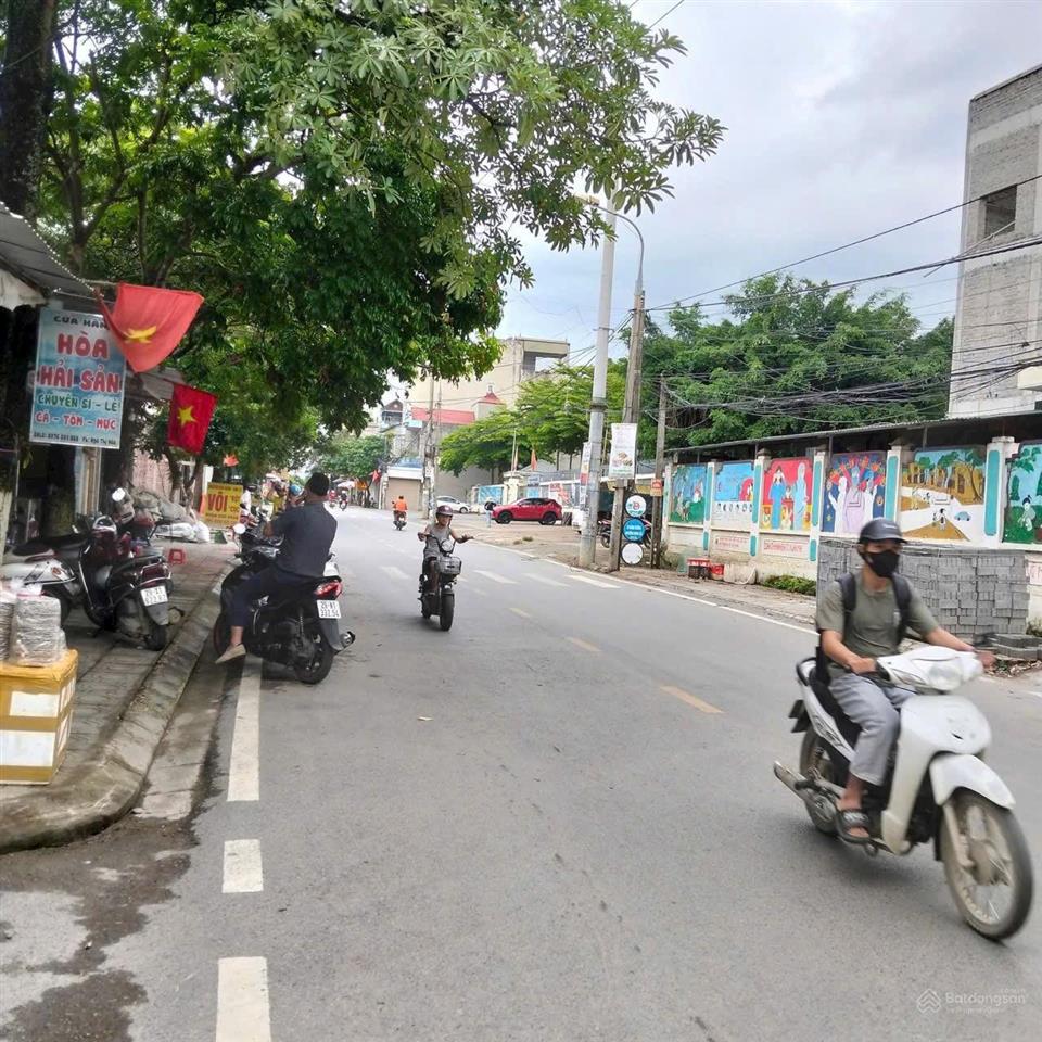 Chuyển công tác cần bán lô đất vị trí hiếm có dt 90m2 sẵn sổ tại thị trấn xuân mai giá 3,5 tỷ