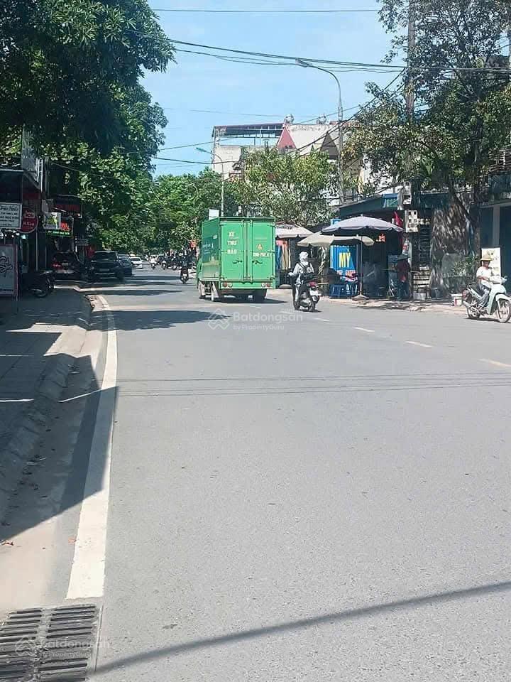 Chuyển công tác cần bán lô đất vị trí hiếm có dt 90m2 sẵn sổ tại thị trấn xuân mai giá 3,5 tỷ