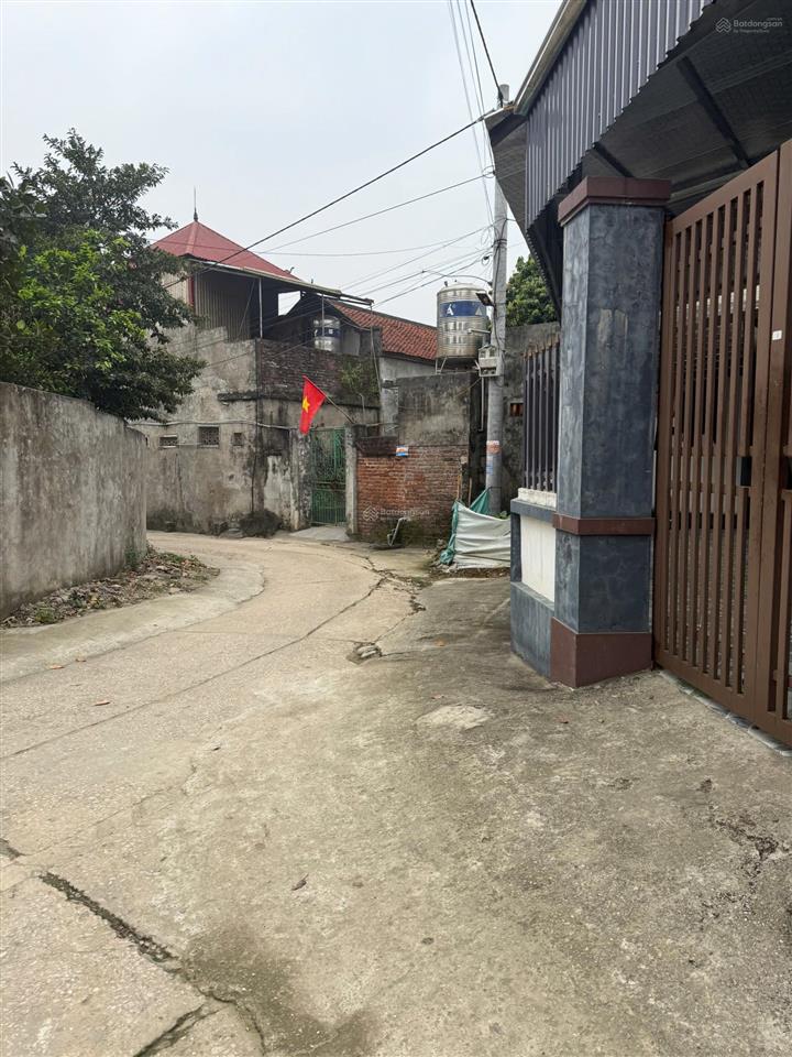 Tôi cần bán lô đất 60m2 cách ql6 200m tại tt xuân mai giá 2 tỉ