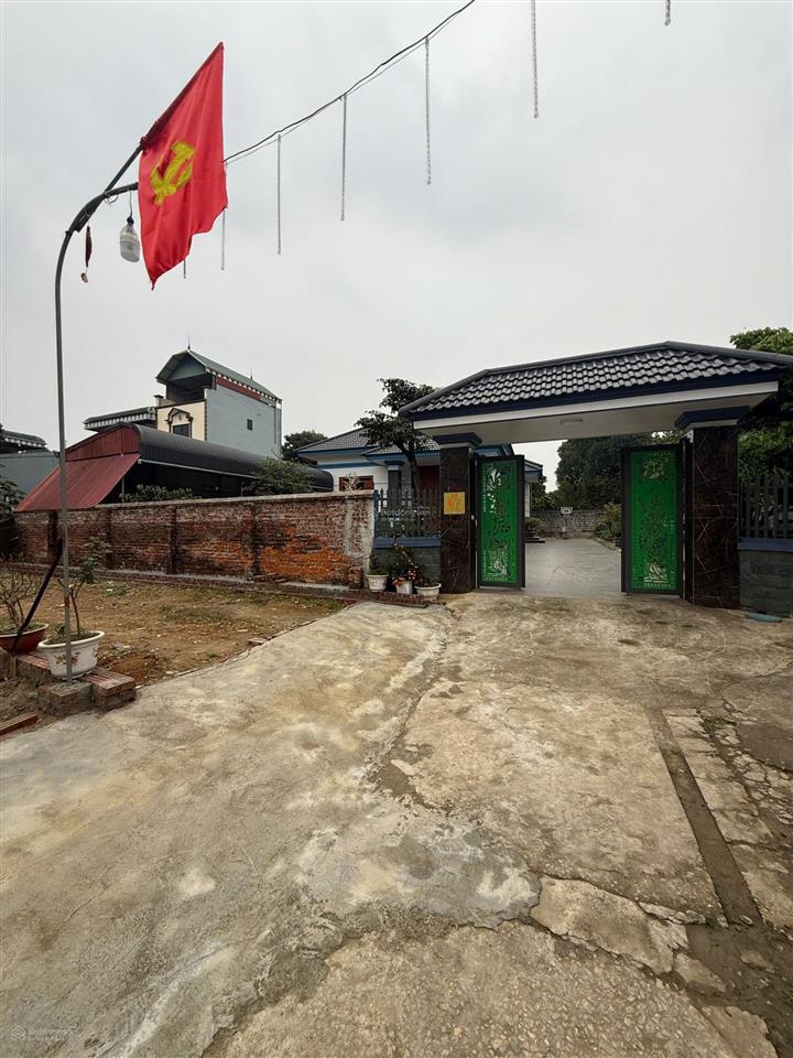 Tôi cần bán lô đất 60m2 cách ql6 200m tại tt xuân mai giá 2 tỉ