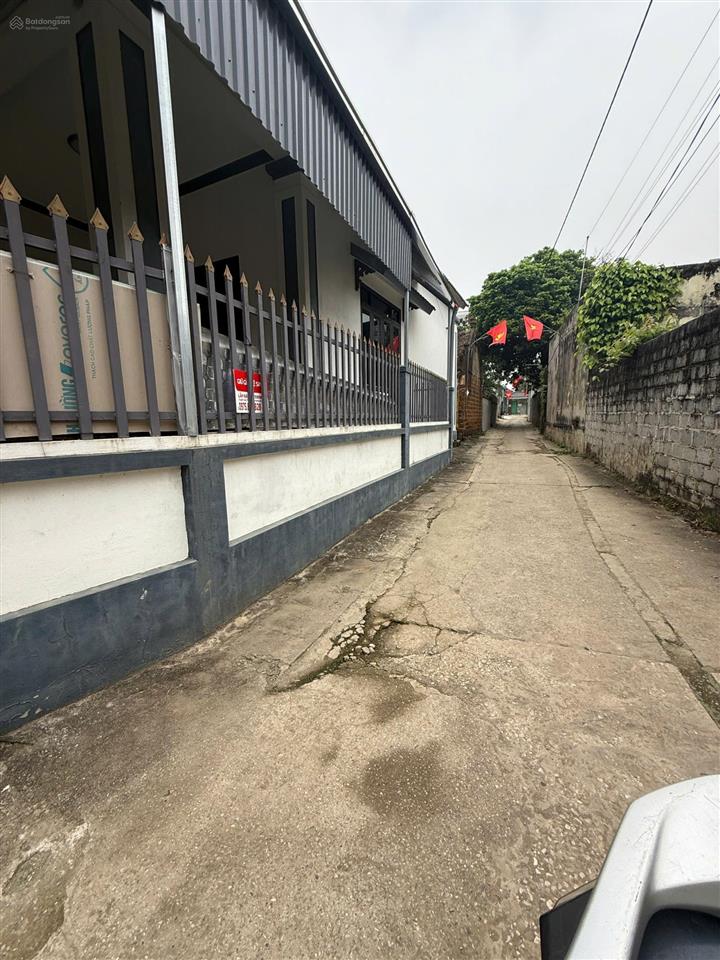 Tôi cần bán lô đất 60m2 cách ql6 200m tại tt xuân mai giá 2 tỉ