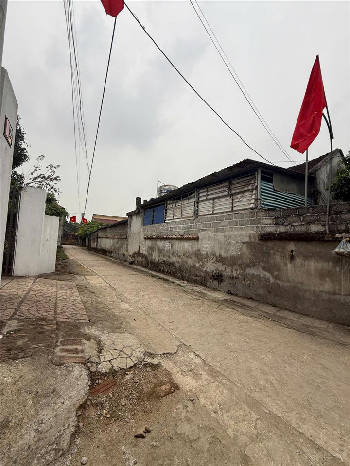 Tôi cần bán lô đất 60m2 cách ql6 200m tại tt xuân mai giá 2 tỉ