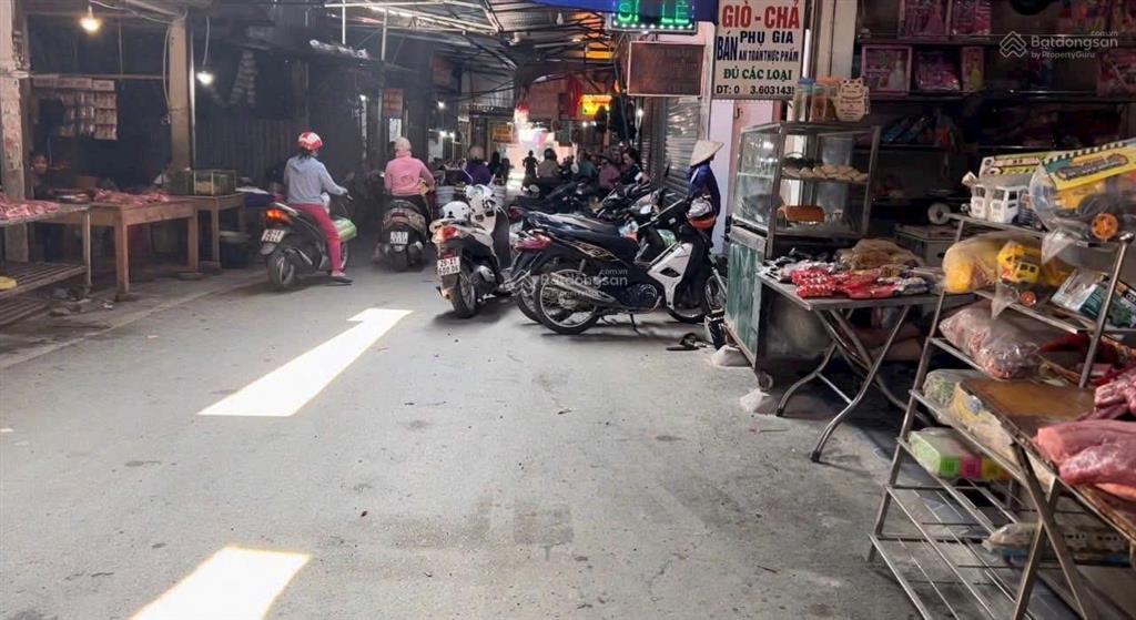 Cấn bán 80m2 full thổ trung tâm chợ thị trấn xuân mai giá hơn 4 tỷ