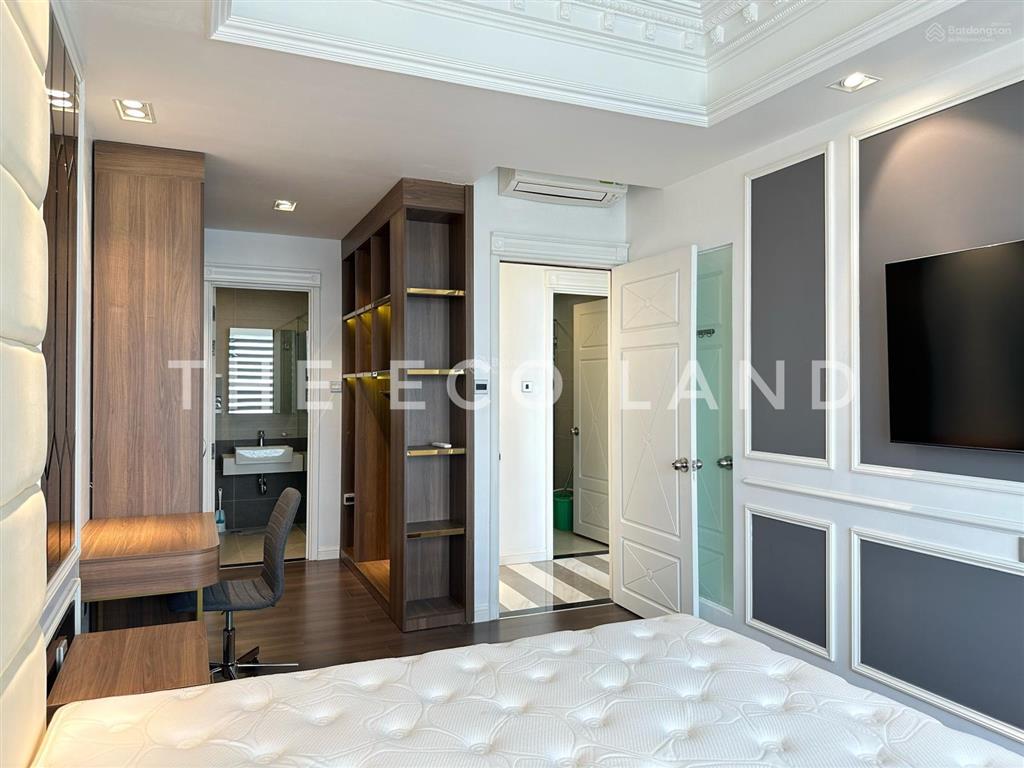 Cần bán căn hộ 2pn 2wc 75m2 nội thất y như hình, tầng rất đẹp hướng gió mát. sẵn khóa xem nhà