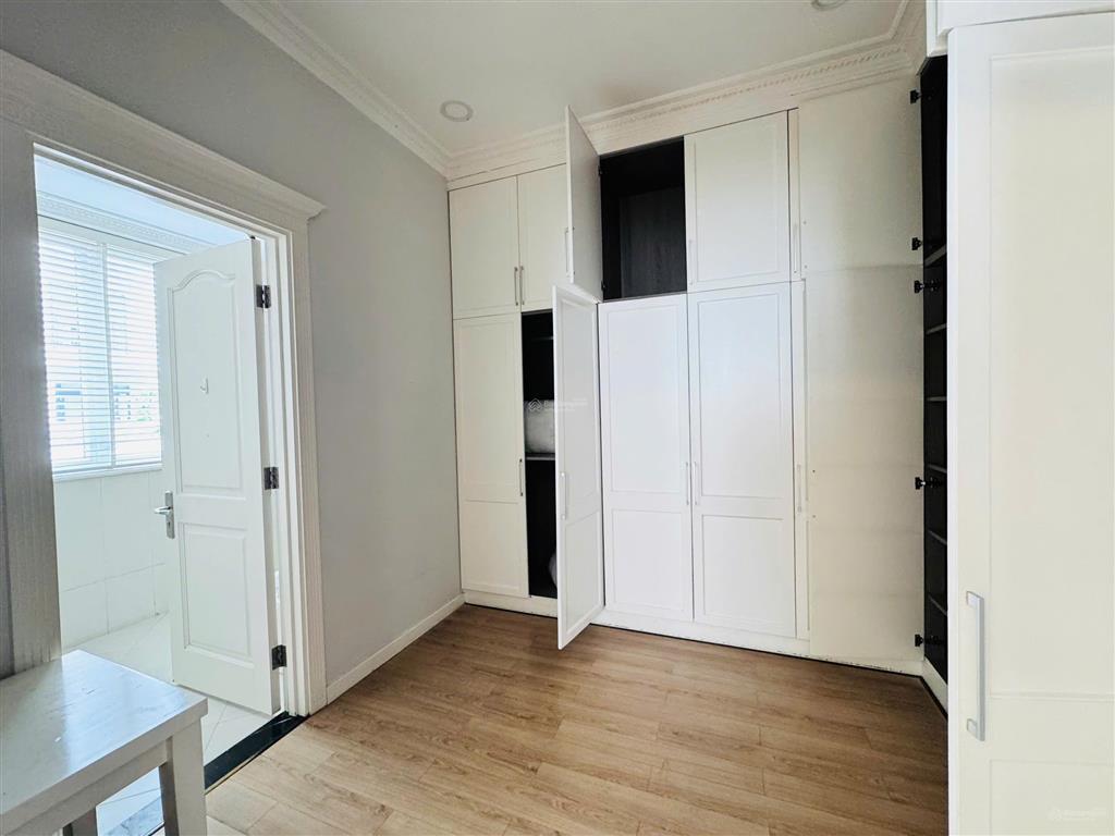 Cho thuê căn biệt thự 7,5x20m khu him lam, 1 trệt 3 lầu, giá thuê 75tr/tháng, full nội thất cao cấp