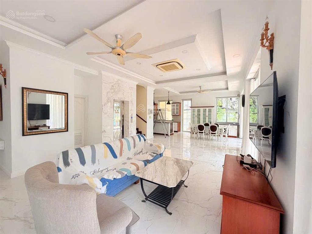 Cho thuê biệt thự có hồ bơi, thang máy everich