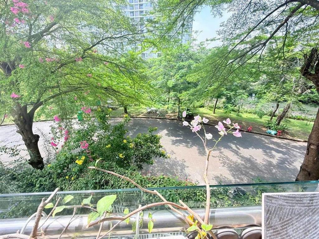 Cho thuê biệt thự có hồ bơi, thang máy everich