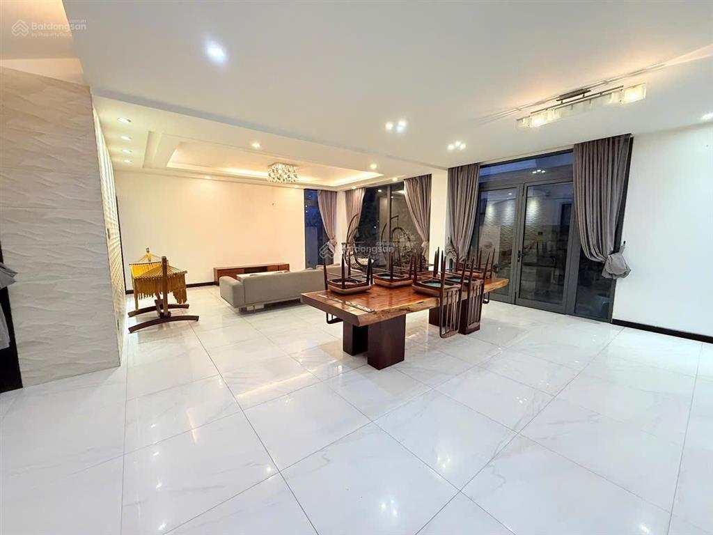 Cho thuê biệt thự đường số 5 quận 7  sau lưng siêu thị vivo city