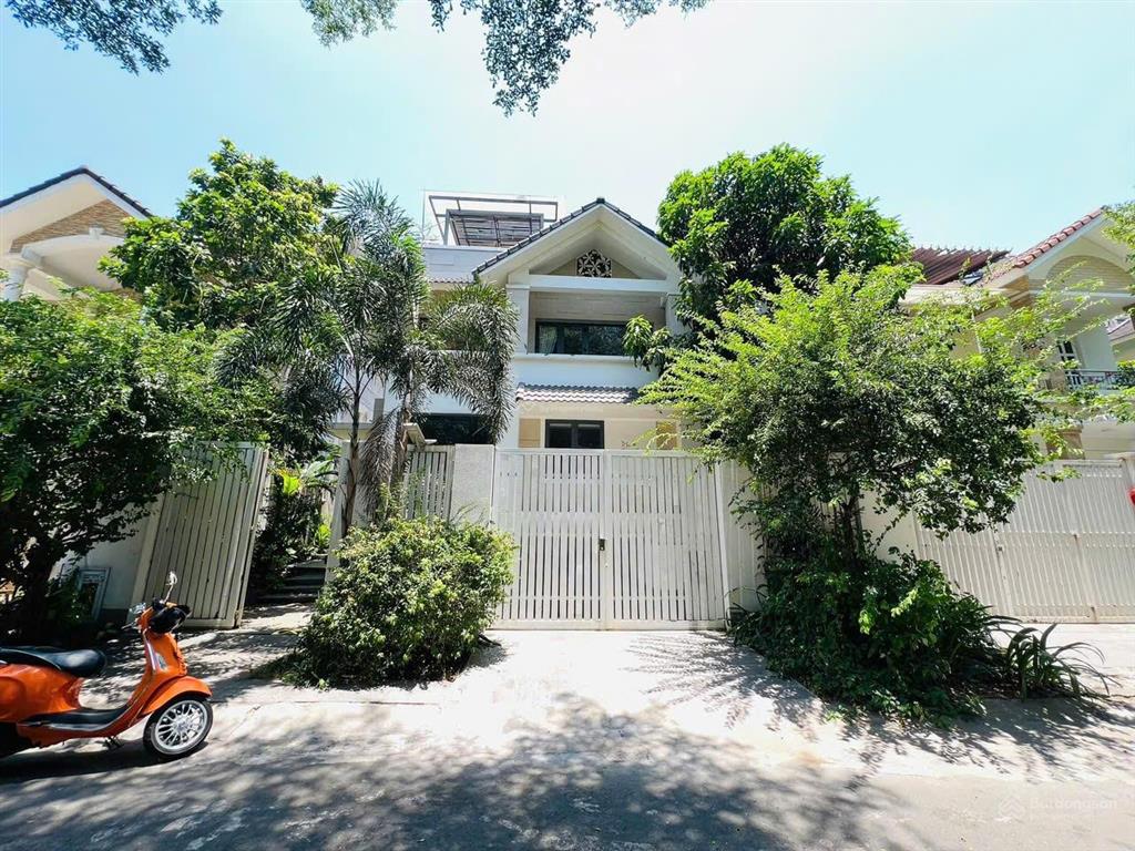 Cho thuê biệt thự đường số 5 quận 7  sau lưng siêu thị vivo city