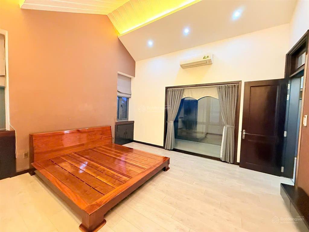 Cho thuê biệt thự đường số 5 quận 7  sau lưng siêu thị vivo city