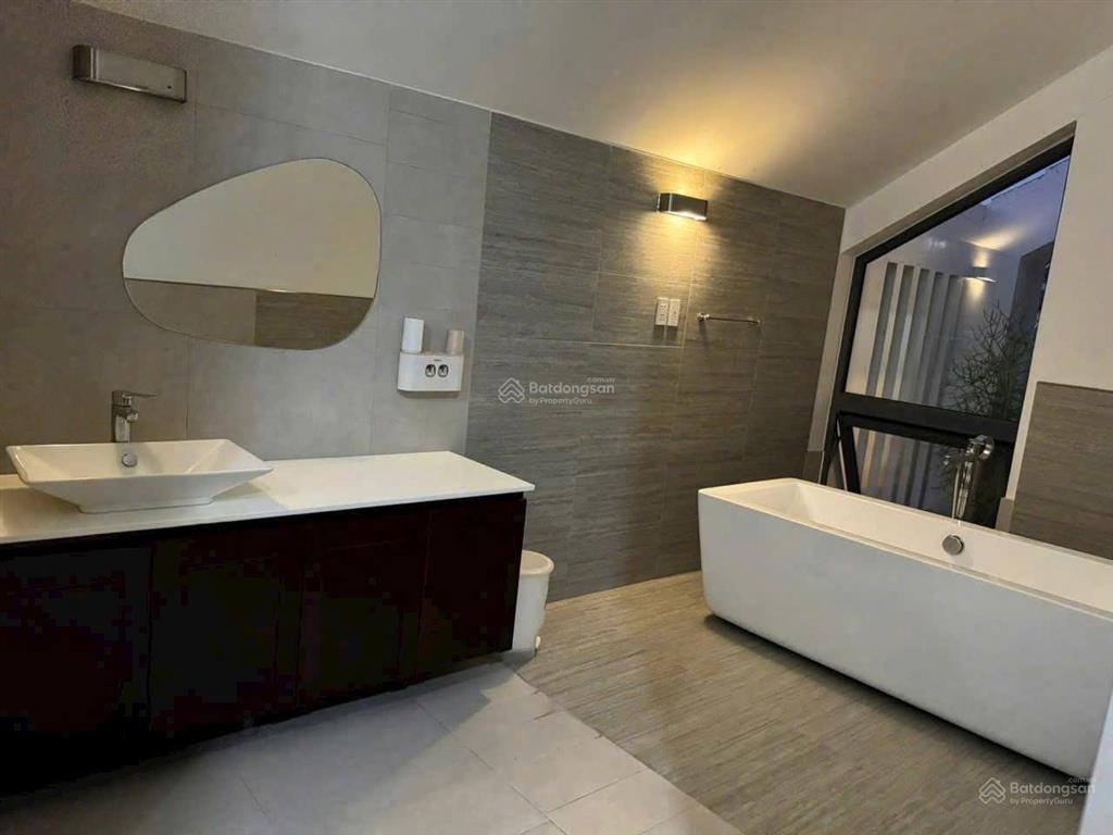 Cho thuê biệt thự đường số 5 quận 7  sau lưng siêu thị vivo city