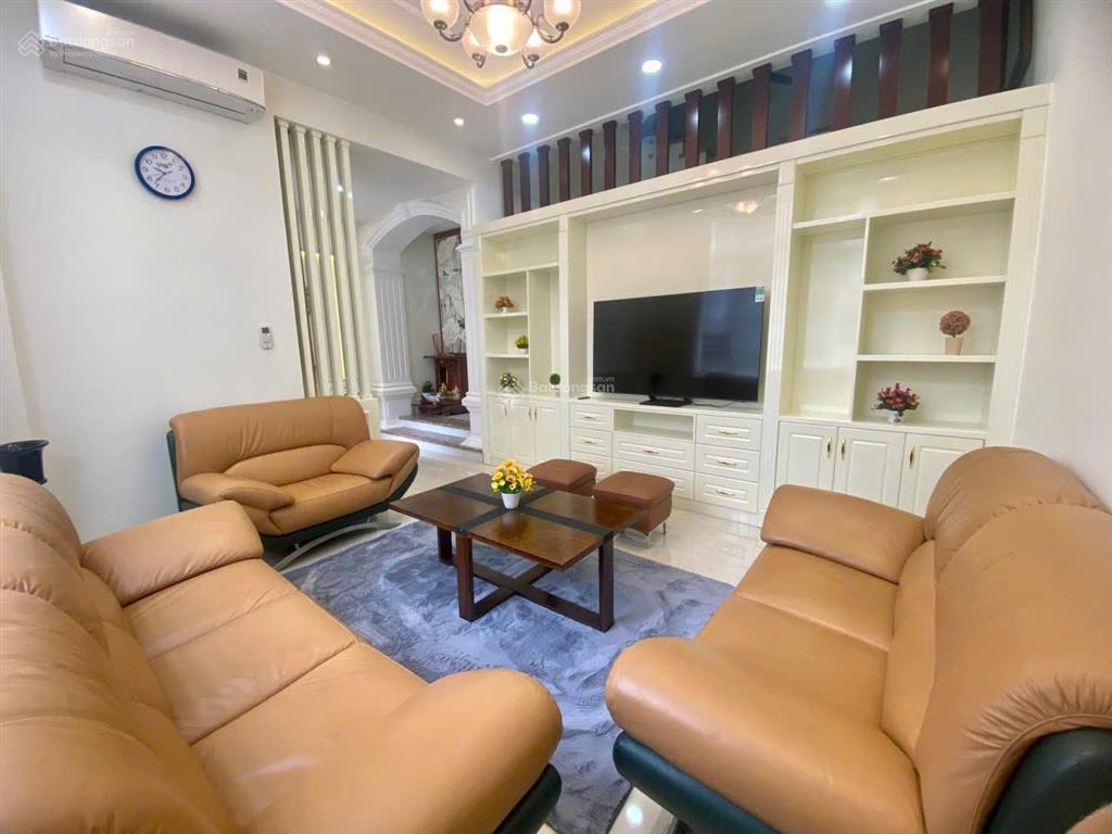 Cho thuê biệt thự mỹ phú 3  phú mỹ hưng, quận 7, 7x17,5m  3 tầng  hướng đông nam mát mẻ