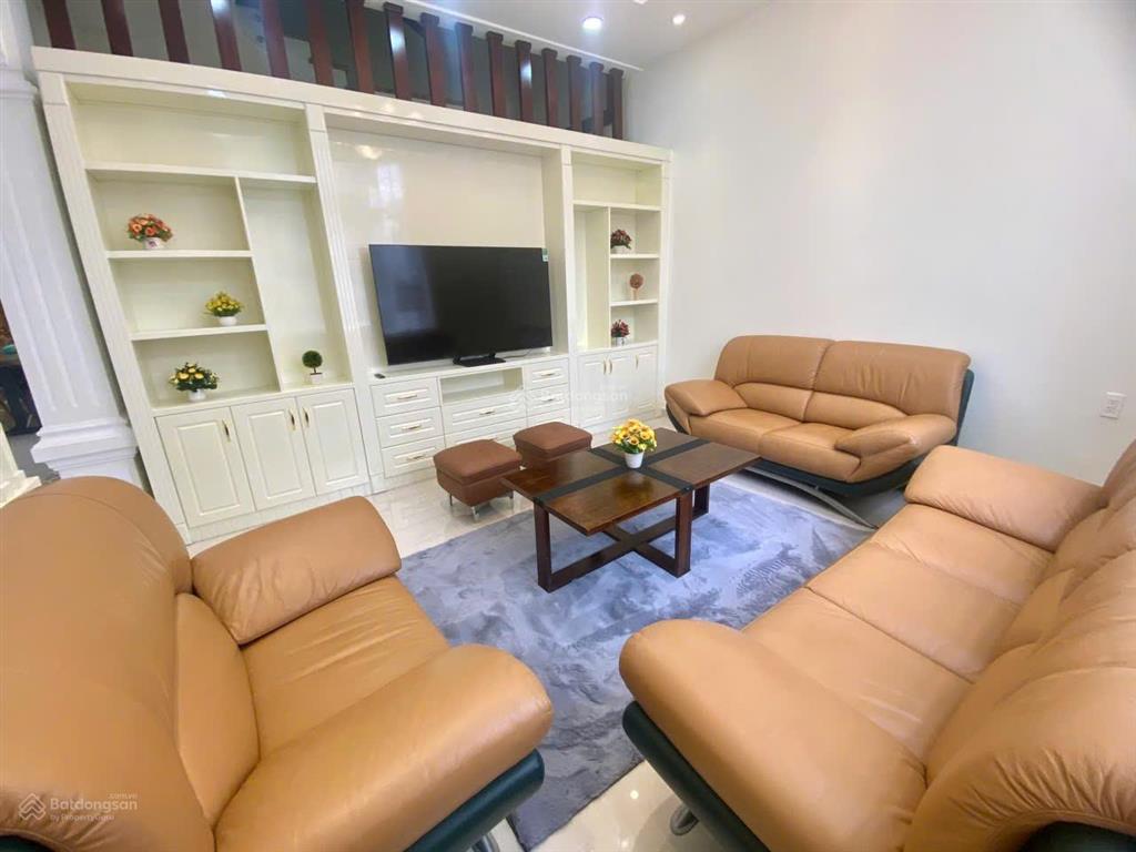 Cho thuê biệt thự mỹ phú 3  phú mỹ hưng, quận 7, 7x17,5m  3 tầng  hướng đông nam mát mẻ