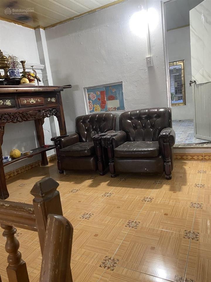 Nhà ngõ to 2 ô tô tránh nhau giữa trung tâm thành phố mà giá 2,35 tỷ