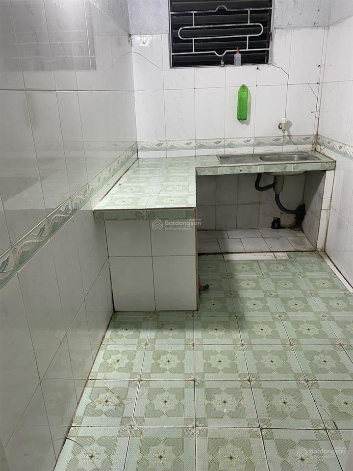 Nhà ngõ to 2 ô tô tránh nhau giữa trung tâm thành phố mà giá 2,35 tỷ