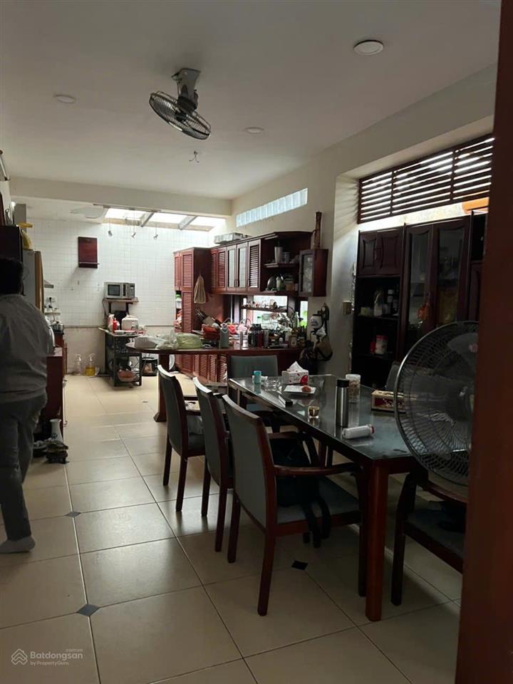 Bán biệt thự sân vườn tây hồ, 230m2, 4 tầng thoáng sáng, mặt tiền 10m, oto tránh đỗ, chỉ 55 tỷ