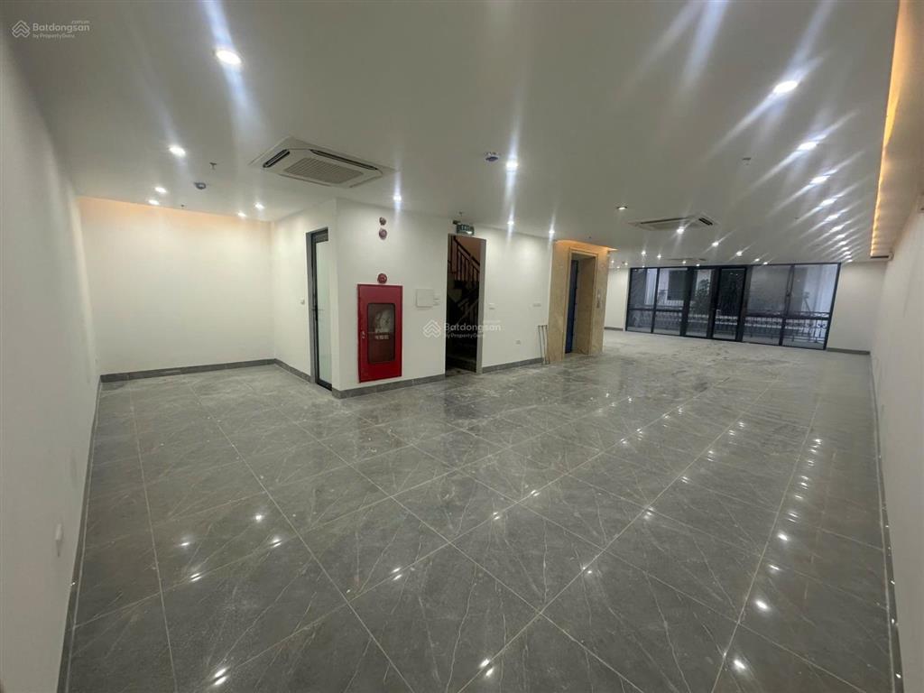 Bán nhà lạc trung 130m2, mt 8m, 8 tầng thông sàn thang máy, cho thuê vp, chỉ 8x tỷ