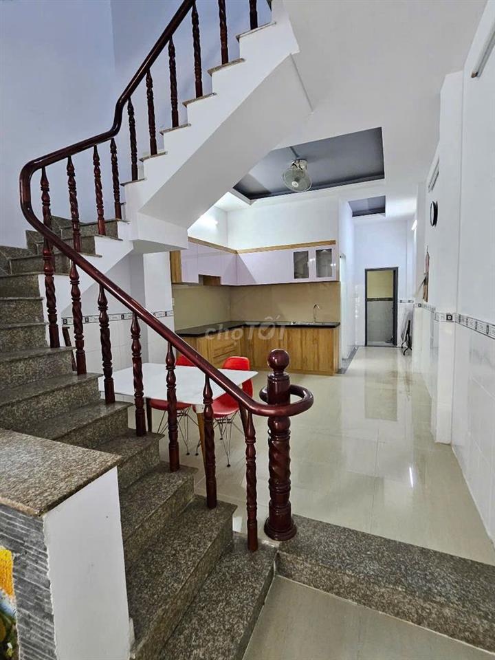 Gấp cho thuê nhà Phú Định Q8 5PN máy lạnh- oto - xem ngay