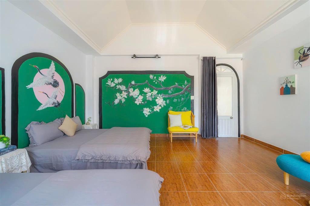 Nhà ngay khu hoà bình chợ đà lạt 103m2 ngang 5,6m 3 tầng đang kinh doanh homestay