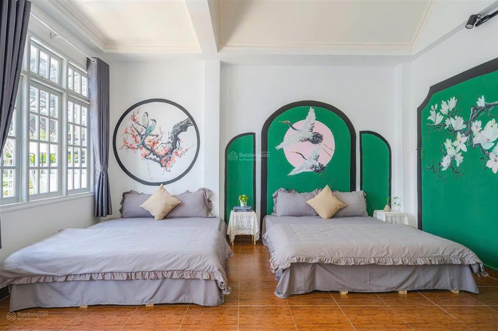 Nhà ngay khu hoà bình chợ đà lạt 103m2 ngang 5,6m 3 tầng đang kinh doanh homestay
