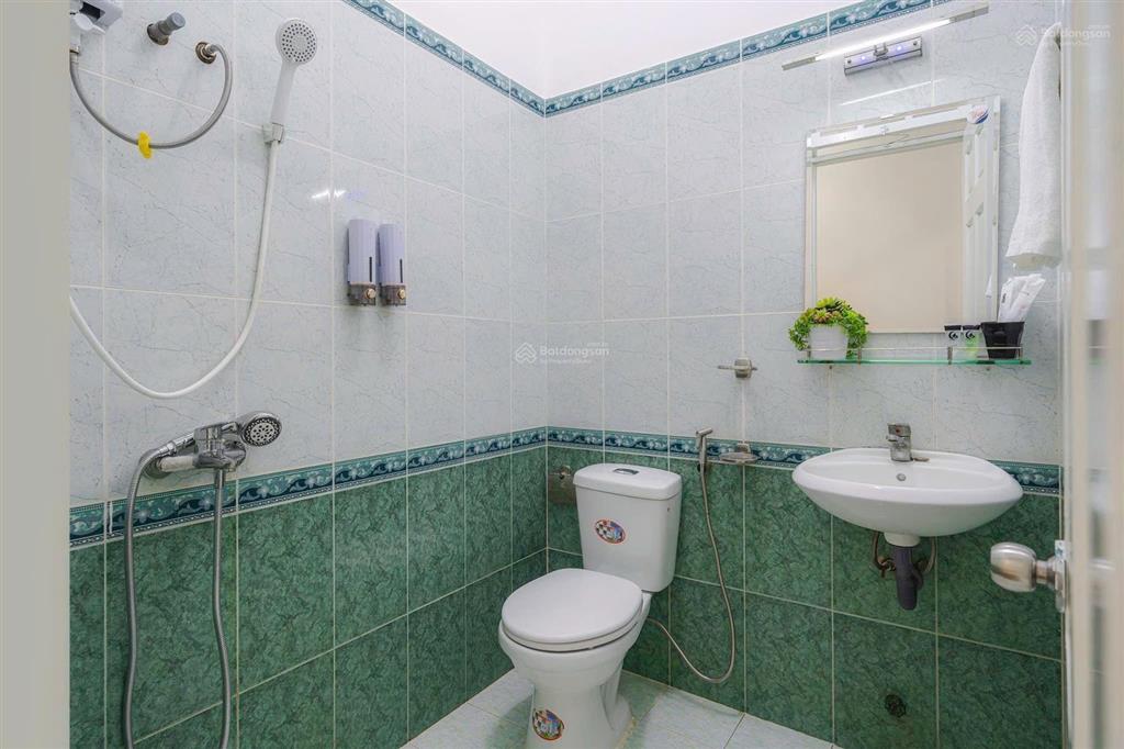 Nhà ngay khu hoà bình chợ đà lạt 103m2 ngang 5,6m 3 tầng đang kinh doanh homestay