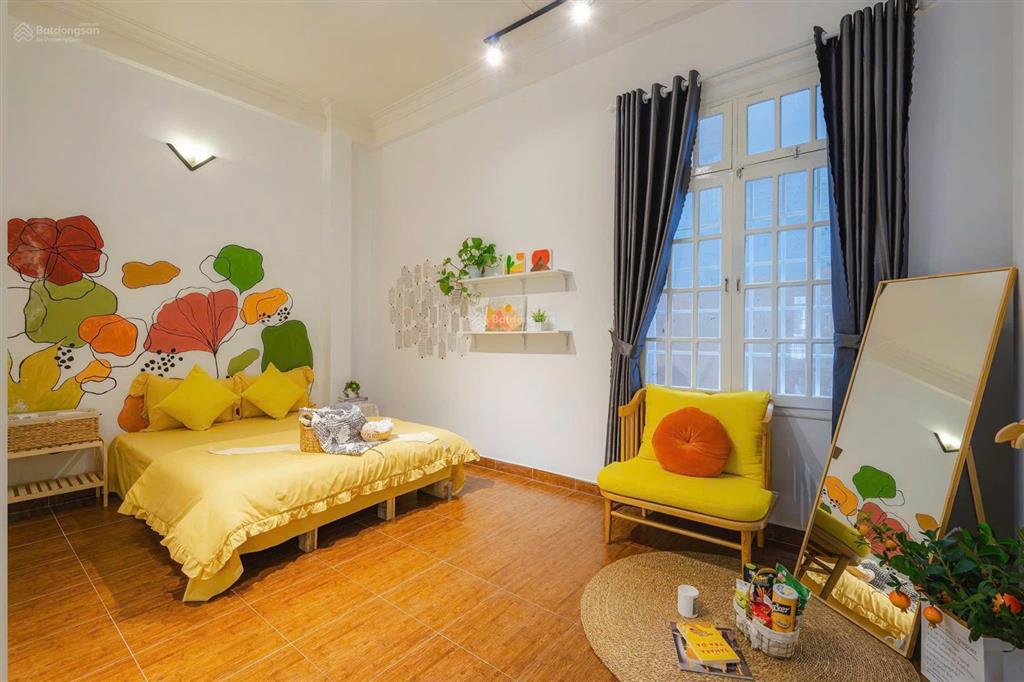 Nhà ngay khu hoà bình chợ đà lạt 103m2 ngang 5,6m 3 tầng đang kinh doanh homestay