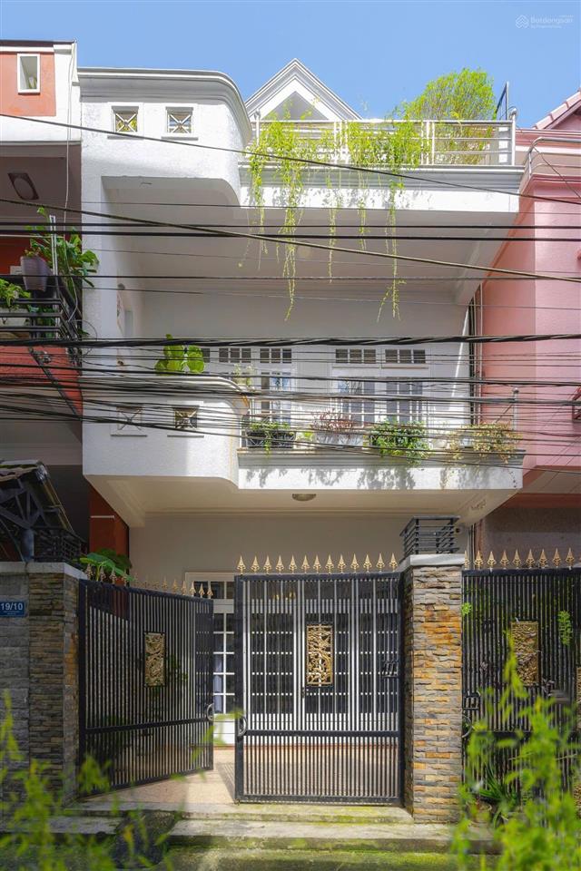 Nhà ngay khu hoà bình chợ đà lạt 103m2 ngang 5,6m 3 tầng đang kinh doanh homestay