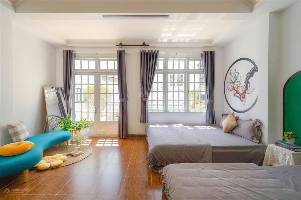 Nhà ngay khu hoà bình chợ đà lạt 103m2 ngang 5,6m 3 tầng đang kinh doanh homestay