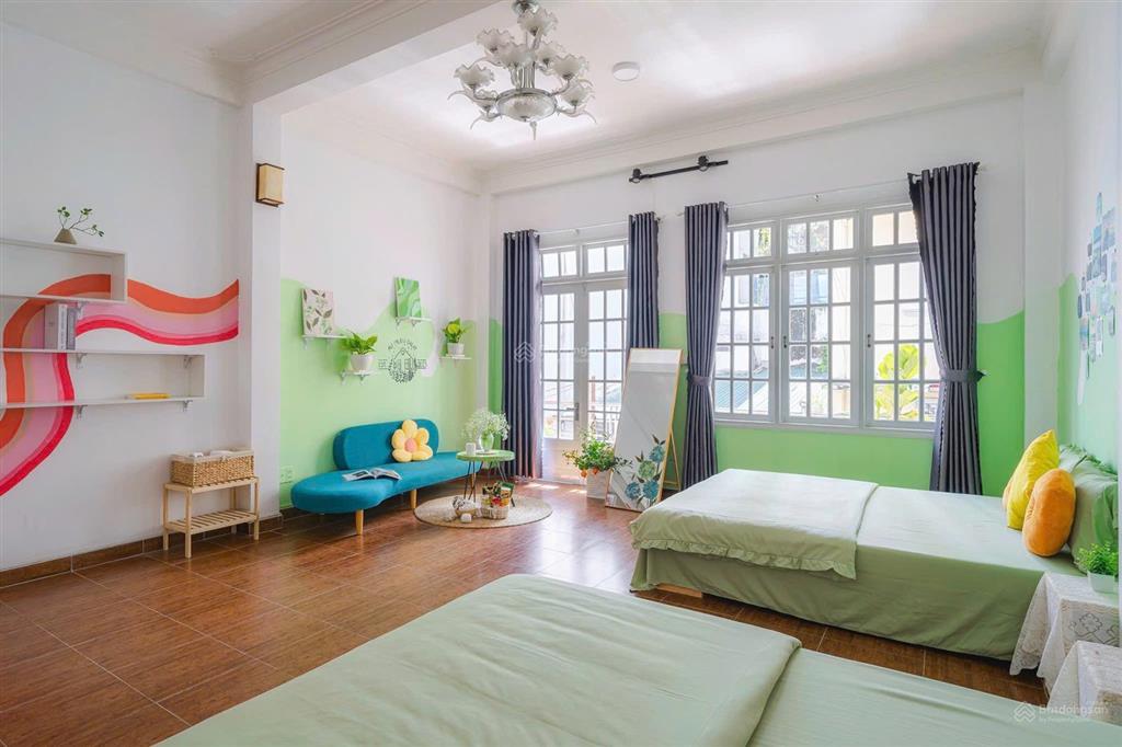 Nhà ngay khu hoà bình chợ đà lạt 103m2 ngang 5,6m 3 tầng đang kinh doanh homestay