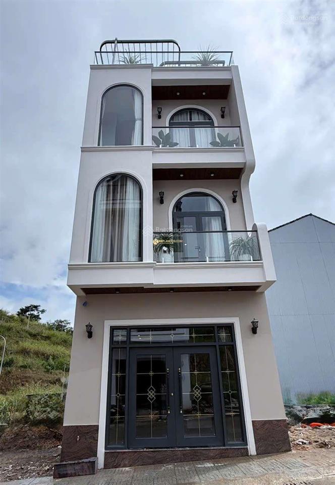 Nhà mới đẹp kqh an sơn vuông vức full nội thất có thang máy phòng xông hơi