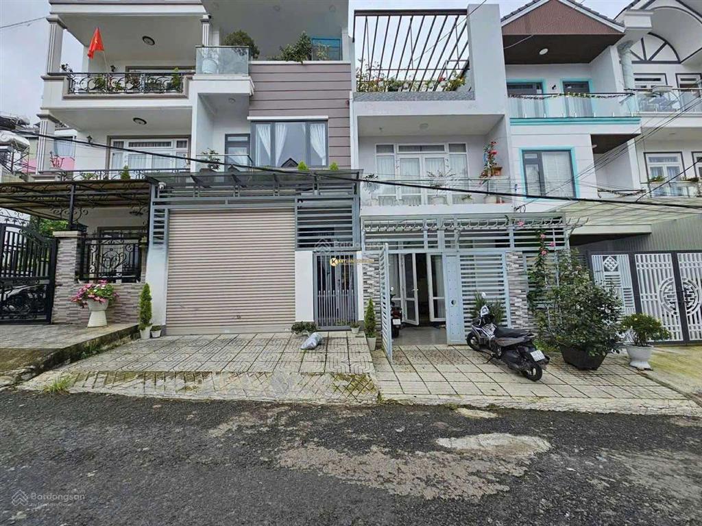 Nhà ngay khu quy hoạch 3 tầng hoàn công cách chợ đà lạt 2km