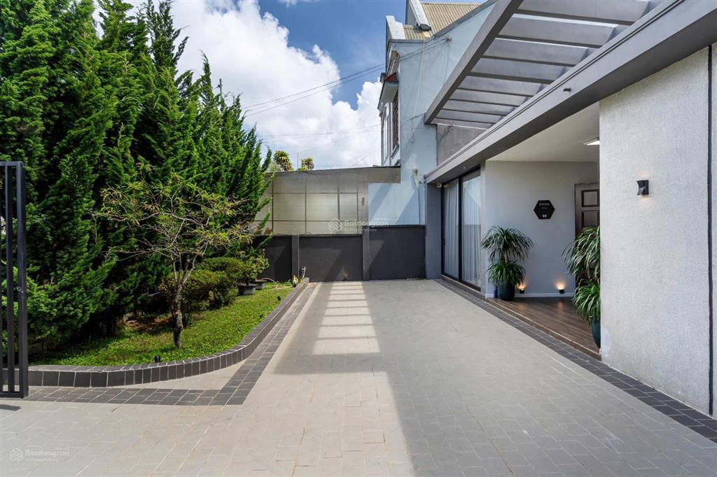 Villa sân vườn hoàn công  nở hậu  full nội thất đang có nguồn thu 4060tr/tháng