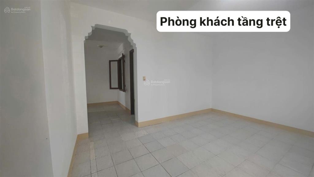 Nhà gần 2 mặt tiền  hoàn công  đường nhựa lớn  cách hồ xuân hương chỉ 1km