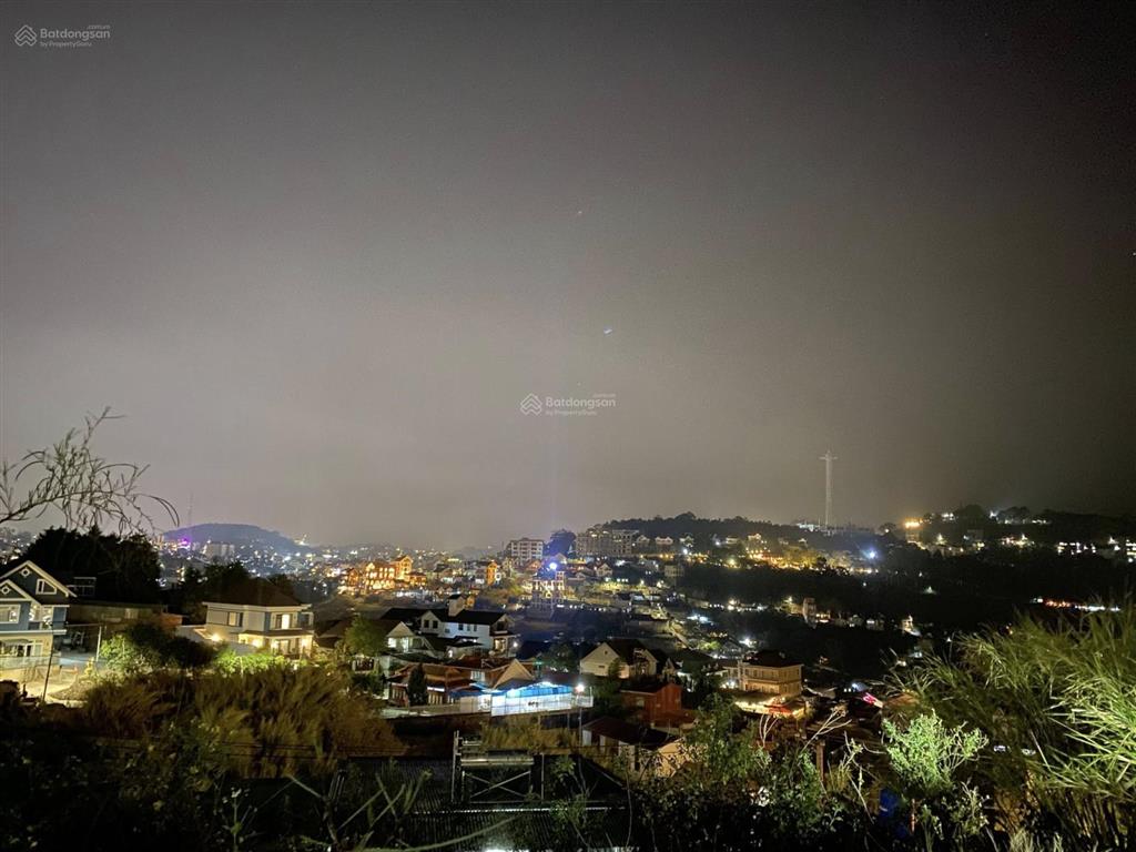 Nhà 2 mặt tiền  nở hậu đều  view thoáng đẹp  cách hồ xuân hương, chợ đà lạt chỉ 2,5km
